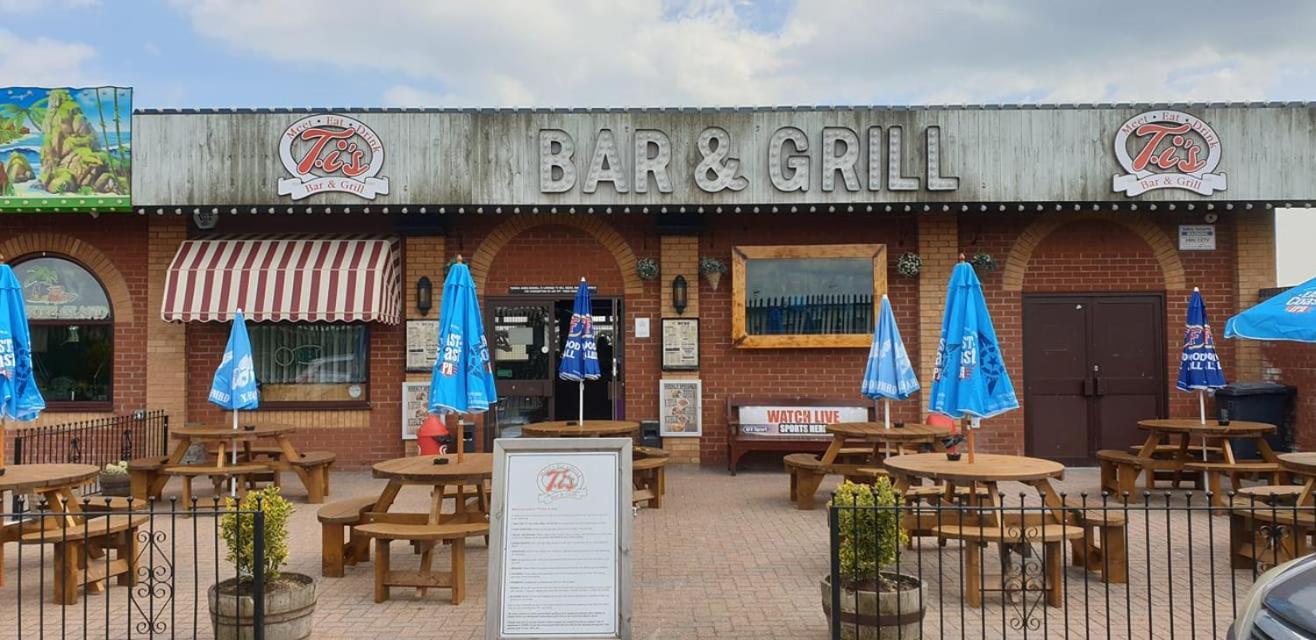 Holidayz, Chalet 58, Hemsby - Beautifully Presented Two Bed Chalet, Sleeps 4 With Free Wi-Fi Plus Pet Friendly 外观 照片